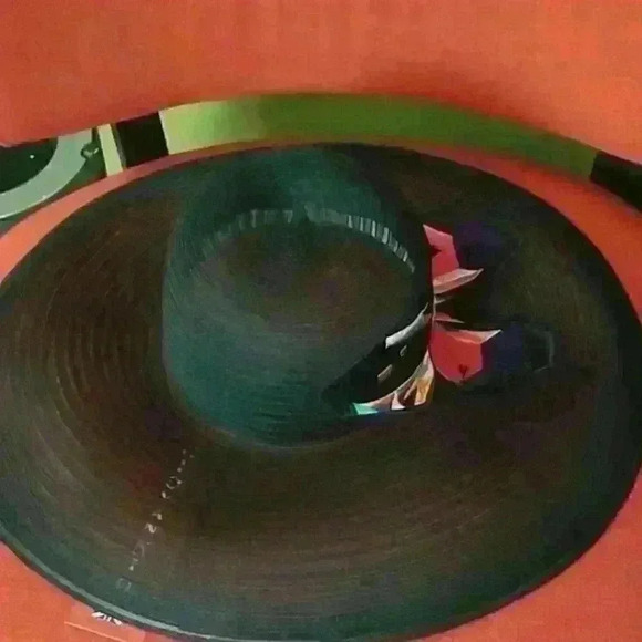 Colorful Top with matching Hat - Picture 3 of 3